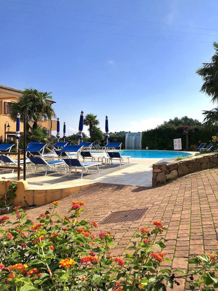 Residence Corte Dei Venti Budoni Bagian luar foto