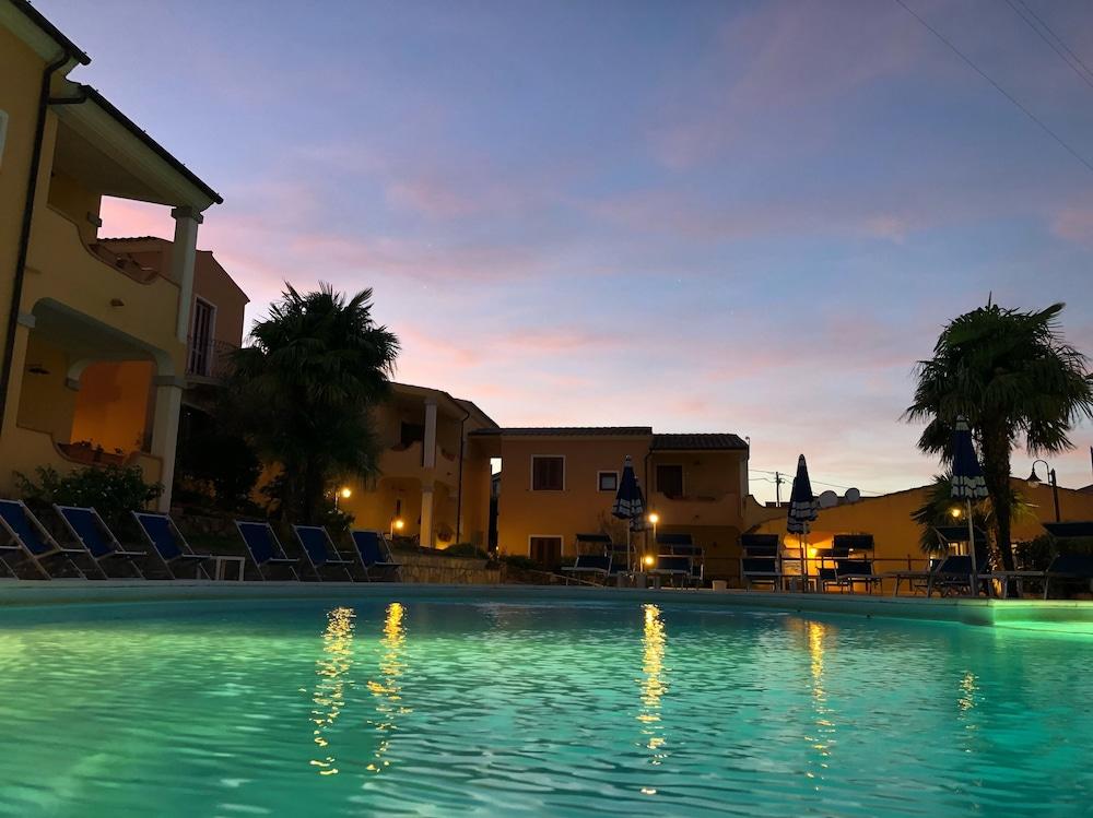 Residence Corte Dei Venti Budoni Bagian luar foto
