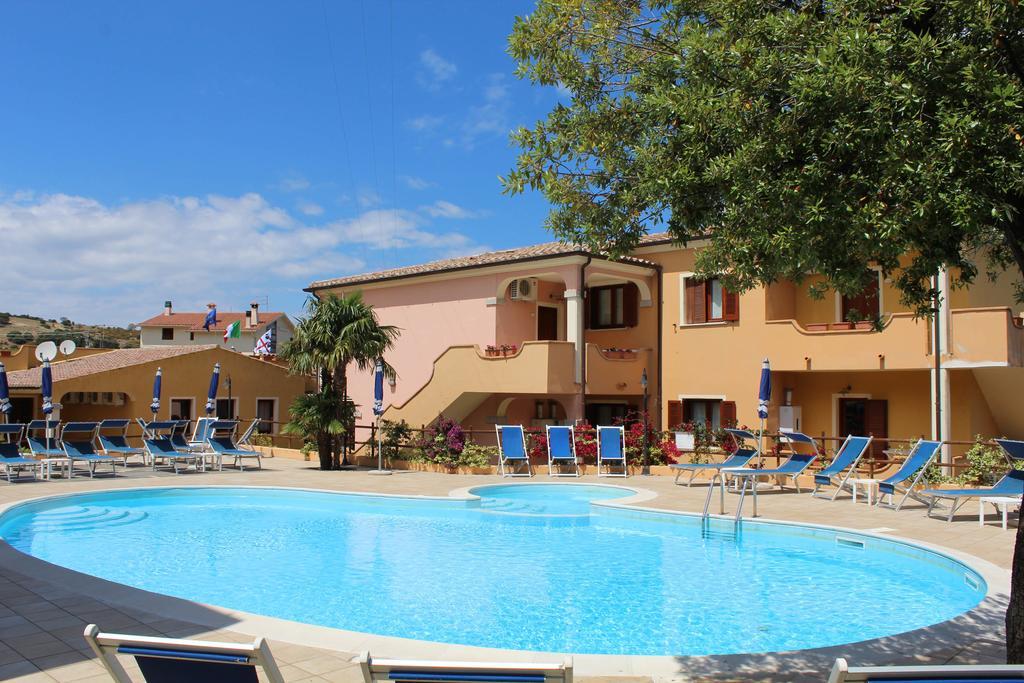 Residence Corte Dei Venti Budoni Bagian luar foto