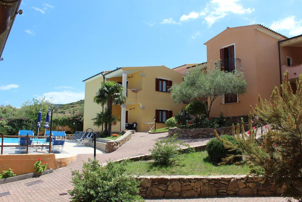 Residence Corte Dei Venti Budoni Bagian luar foto