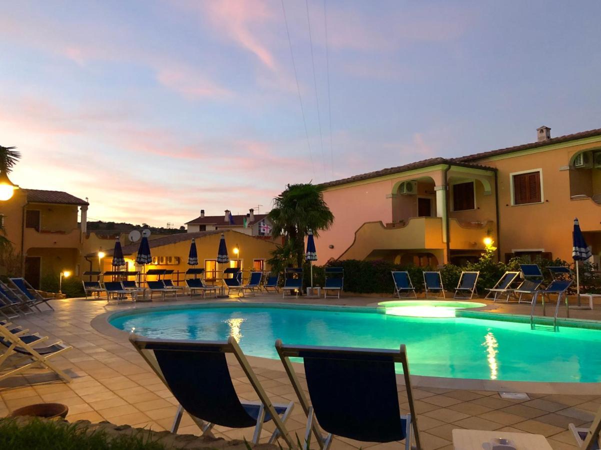 Residence Corte Dei Venti Budoni Bagian luar foto
